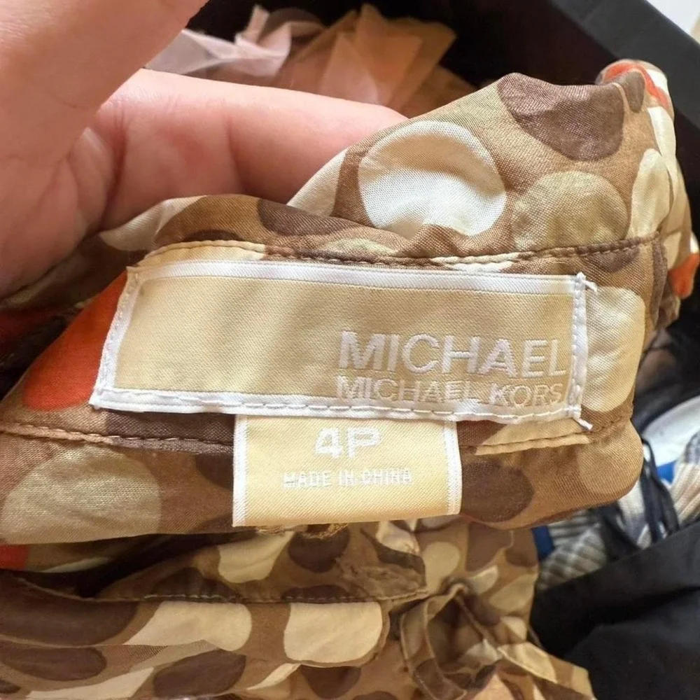 MICHAEL Michael Kors Women's 4P Silk Short Sleeve Button Up Shirt Polka Dot - Picture 3 of 6